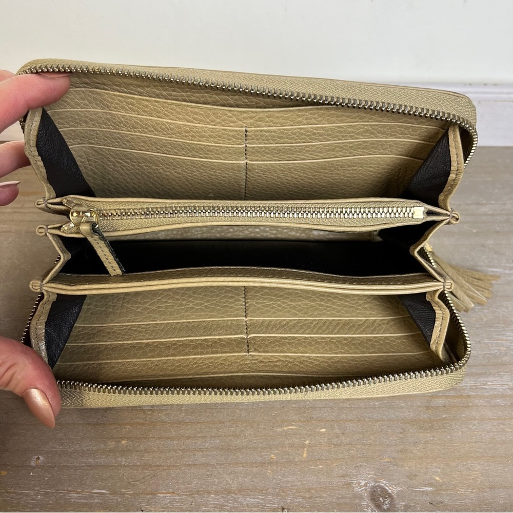 Gucci Soho Beige Leather Zip Around Wallet Tassel Logo Authentic 308364 Gifting - Picture 7 of 16